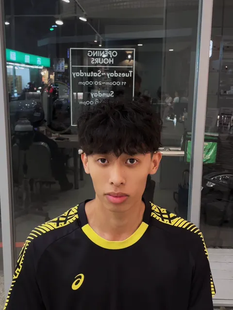 萊斯利卷作品參考，設計師 Andy