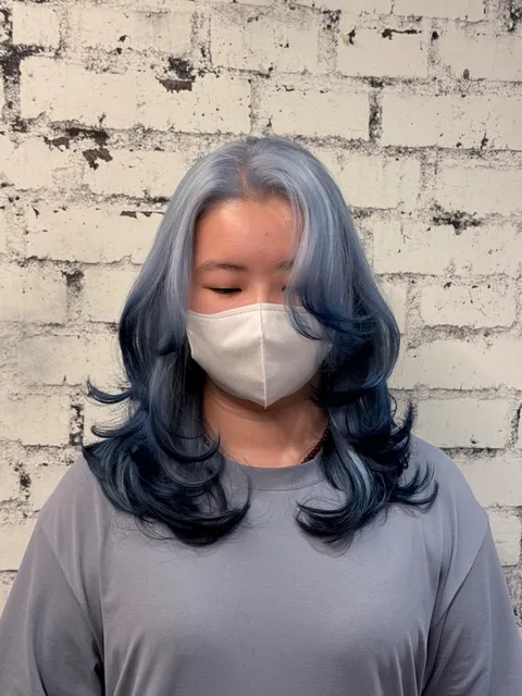 暹羅貓染髮 美人魚藍🧜作品參考，設計師 77💜台北髮型師｜特殊色染髮｜漂髮專門｜髮質重建