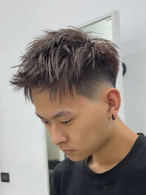 前刺頭+挑染線條染作品參考，設計師 Rick