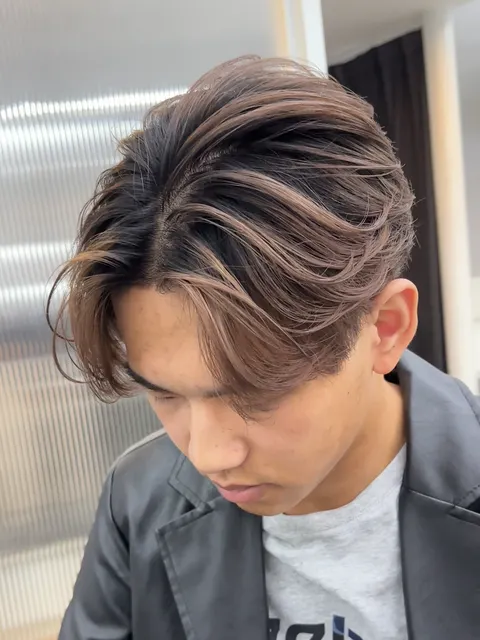 立體感髮色漸層染-白髮共存-反向漸層Shadow Roots作品參考，設計師 Rick