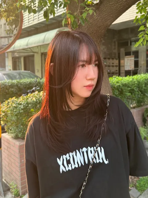 層次剪搭配暖霧棕作品參考，設計師 Nancy小寧