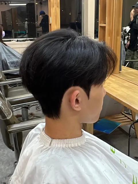 男生自然款髮型作品參考，設計師 Ella
