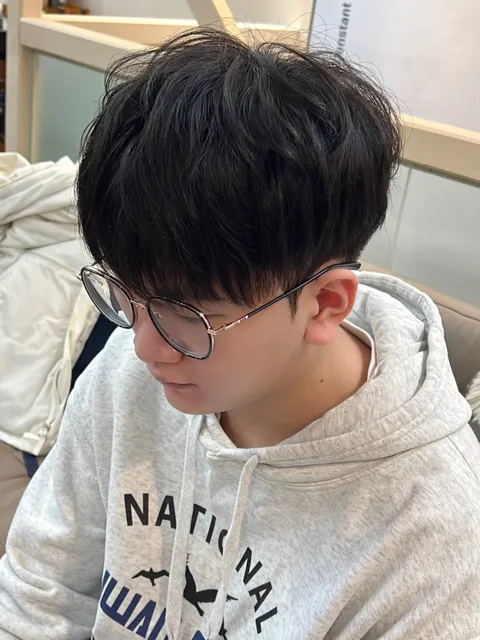 男生自然款髮型作品參考，設計師 Ella