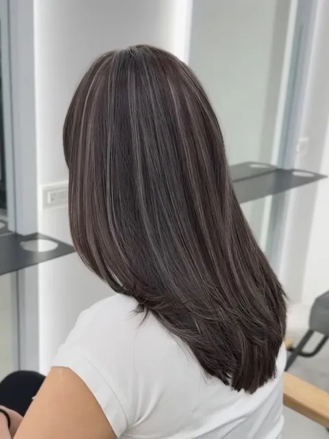 冷茶灰棕|光線染作品,設計師 Vivian,台南東區Komm Hair南紡店