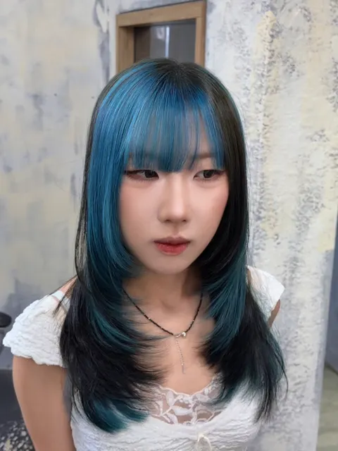湖水藍區塊染x層次髮作品參考，設計師 Cheng Tao {Mike}