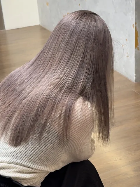 紫霧奶灰 Misty Mauve Grey作品參考，設計師 Dora