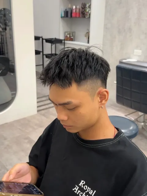 前刺作品參考，設計師 Debby