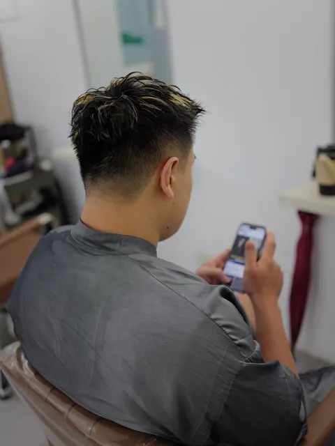 男生日系短髮挑漂作品參考，設計師 Delay
