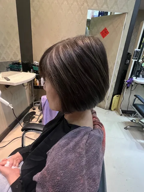 白髮共存挑染作品參考，設計師 Eason