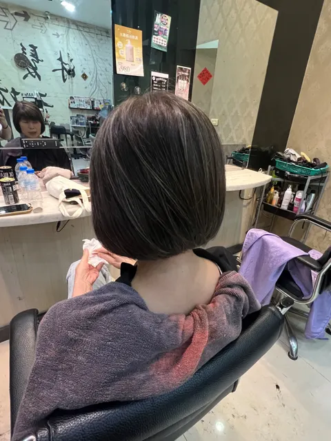 白髮共存挑染作品參考，設計師 Eason