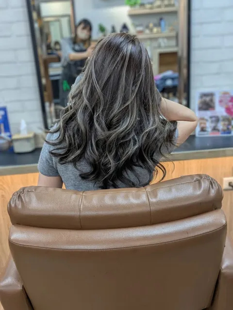 挑染作品參考，設計師 髮型師✂Amanda✂