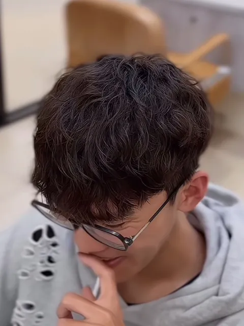 男士紋理燙作品參考，設計師 Vivi