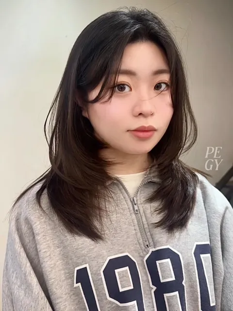 層次髮型作品參考，設計師 Peggy