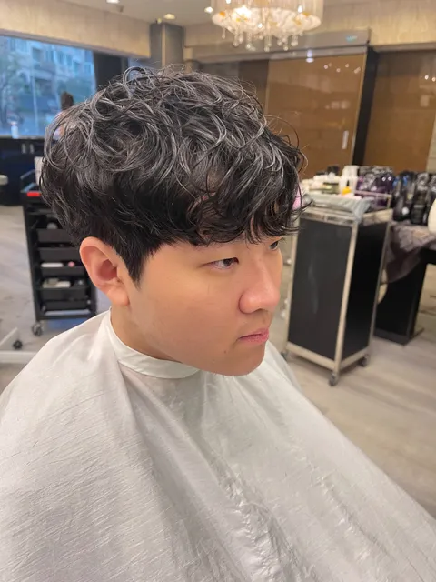男生燙髮造型作品參考，設計師 林家群_Vic