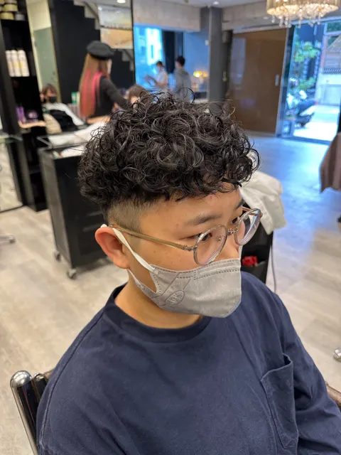 男生燙髮造型作品參考，設計師 林家群_Vic