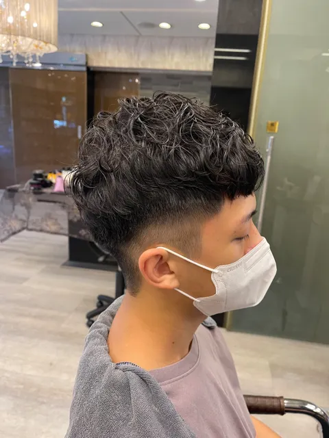 男生燙髮造型作品參考，設計師 林家群_Vic