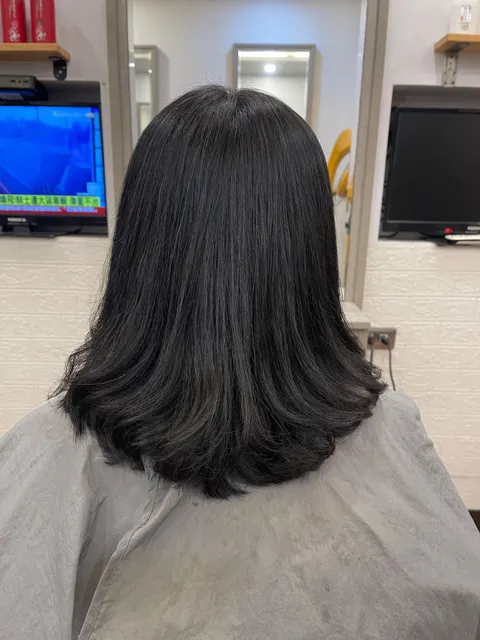 女生燙髮作品參考，設計師 林家群_Vic